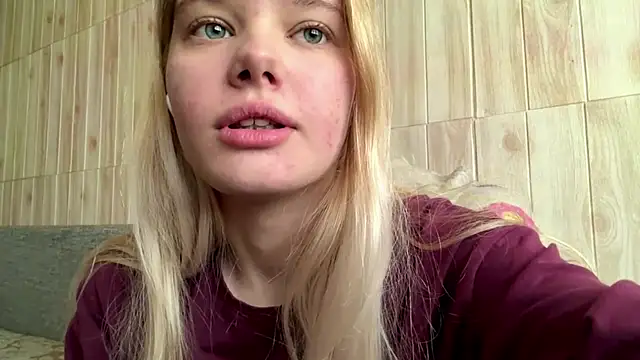 Snapshot of Malinwitch chatting on July 2, 2026, 4:40 am Malinwitch online show from July 2, 2026, 4:40 am