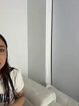 EmilyCxx online show from June 12, 2026, 3:49 am