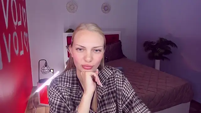 Snapshot of NancyGlamour chatting on June 6, 2026, 9:36 am NancyGlamour online show from June 6, 2026, 9:36 am