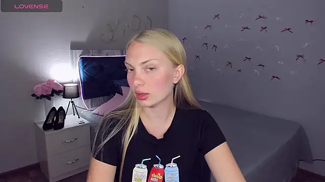 Snapshot of NancyGlamour chatting on July 5, 2026, 10:11 am NancyGlamour online show from July 5, 2026, 10:11 am
