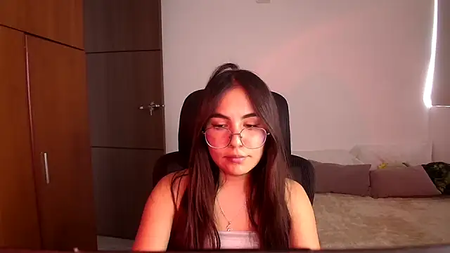 Snapshot of abbyyandmaxx chatting on August 3, 2026, 7:50 pm abbyyandmaxx online show from August 3, 2026, 7:50 pm