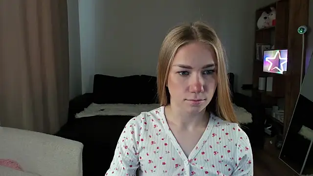 Snapshot of AnnaAlexArti chatting on June 5, 2026, 5:36 am AnnaAlexArti online show from June 5, 2026, 5:36 am