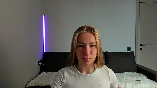 Snapshot of AnnaAlexArti chatting on July 10, 2026, 5:01 am AnnaAlexArti online show from July 10, 2026, 5:01 am