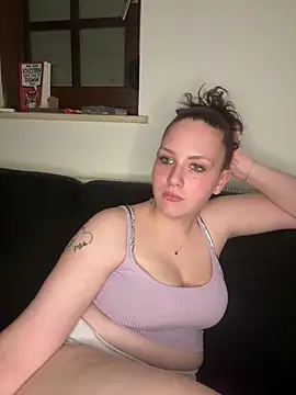 CuteBeaX online show from June 18, 2026, 8:02 pm