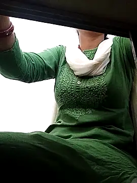 Simmi-00 online show from May 6, 2026, 6:30 am