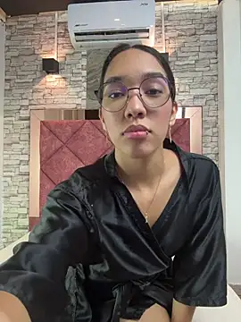 Snapshot of Serena_Velvett chatting on June 6, 2026, 8:02 pm Serena Velvett online show from June 6, 2026, 8:02 pm