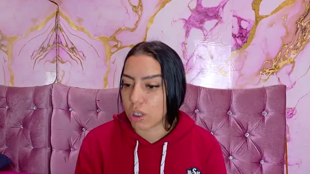 EMILYALEJANDRA online show from July 9, 2026, 1:37 pm