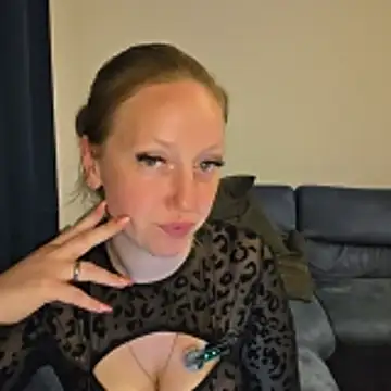 Snapshot of SweetGermanAlina chatting on May 6, 2026, 10:15 pm SweetGermanAlina online show from May 6, 2026, 10:15 pm