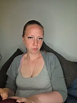 Snapshot of SweetGermanAlina chatting on June 6, 2026, 5:39 pm SweetGermanAlina online show from June 6, 2026, 5:39 pm