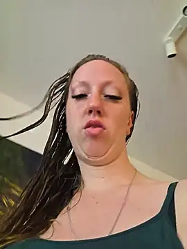 Snapshot of SweetGermanAlina chatting on June 29, 2026, 8:20 am SweetGermanAlina online show from June 29, 2026, 8:20 am