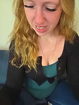 Snapshot of SweetGermanAlina chatting on June 29, 2026, 10:15 am SweetGermanAlina online show from June 29, 2026, 10:15 am