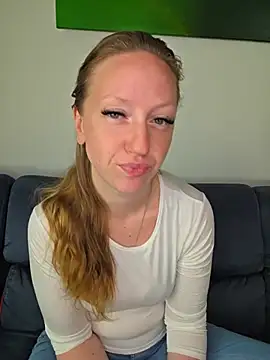 Snapshot of SweetGermanAlina chatting on July 5, 2026, 8:43 am SweetGermanAlina online show from July 5, 2026, 8:43 am