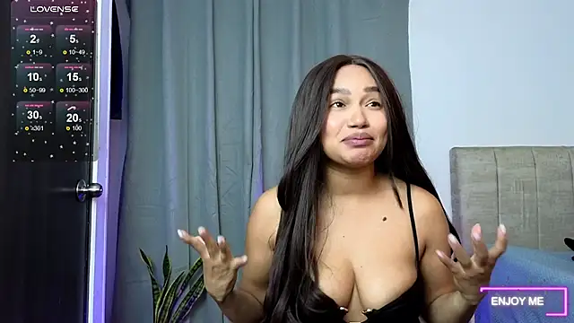 Snapshot of megangil_ chatting on July 12, 2026, 6:37 am megangil online show from July 12, 2026, 6:37 am