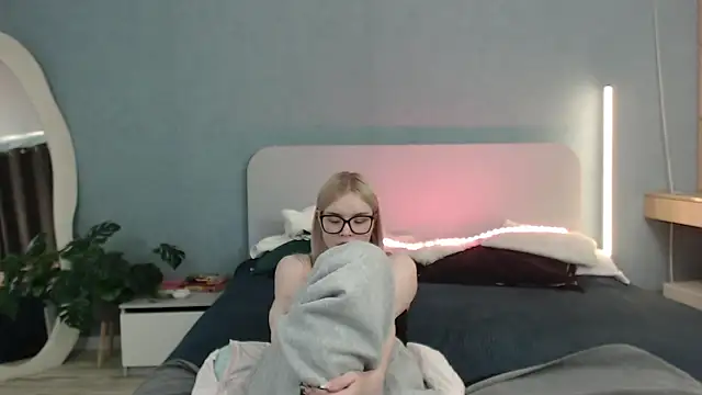 Snapshot of Angel_Share chatting on May 31, 2026, 2:42 am Angel Share online show from May 31, 2026, 2:42 am