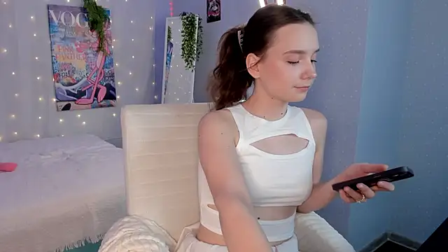 Snapshot of Elvienne chatting on June 7, 2026, 3:21 am Elvienne online show from June 7, 2026, 3:21 am