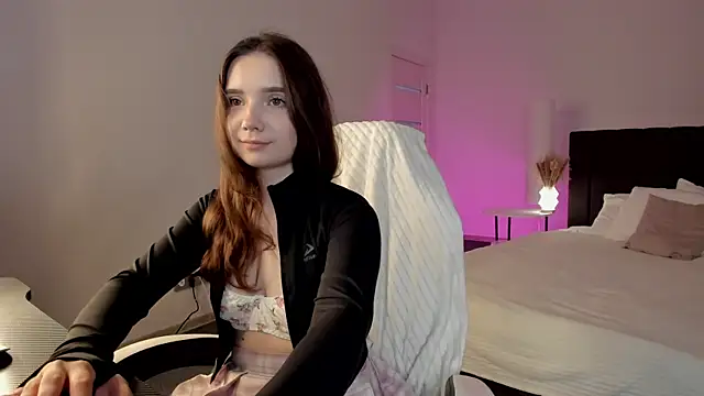 Snapshot of Elvienne chatting on June 10, 2026, 3:18 am Elvienne online show from June 10, 2026, 3:18 am