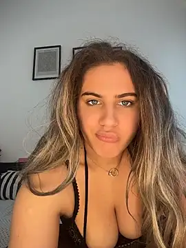 Snapshot of SensualQueenX chatting on May 14, 2026, 10:33 am SensualQueenX online show from May 14, 2026, 10:33 am