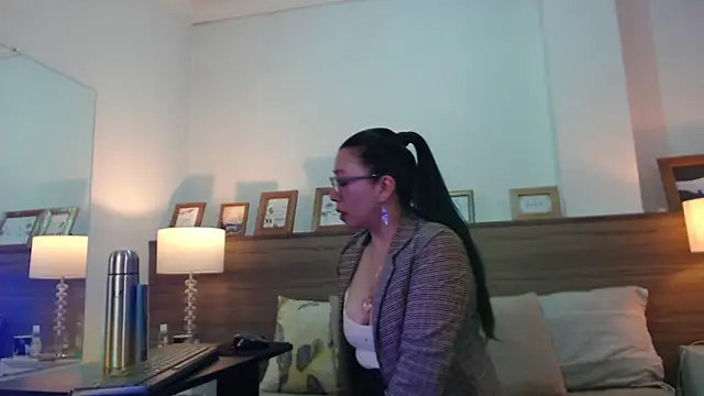 Snapshot of FranciscaVera chatting on June 9, 2026, 6:52 pm FranciscaVera online show from June 9, 2026, 6:52 pm