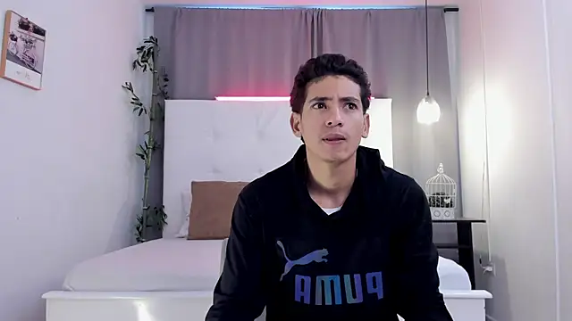 Snapshot of Alejo-and-Thiago chatting on June 20, 2026, 12:30 pm Alejo-and-Thiago online show from June 20, 2026, 12:30 pm