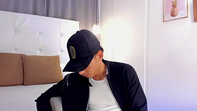 Snapshot of Alejo-and-Thiago chatting on June 24, 2026, 12:26 pm Alejo-and-Thiago online show from June 24, 2026, 12:26 pm