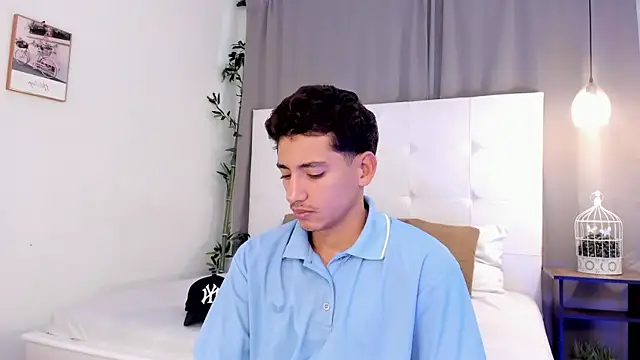 Snapshot of Alejo-and-Thiago chatting on June 27, 2026, 12:33 pm Alejo-and-Thiago online show from June 27, 2026, 12:33 pm