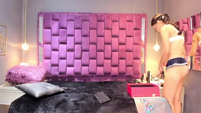 Snapshot of AlesiaLara chatting on August 2, 2026, 7:23 pm AlesiaLara online show from August 2, 2026, 7:23 pm