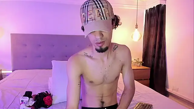 Snapshot of MichaelEvanss_ chatting on June 24, 2026, 12:48 pm MichaelEvanss online show from June 24, 2026, 12:48 pm