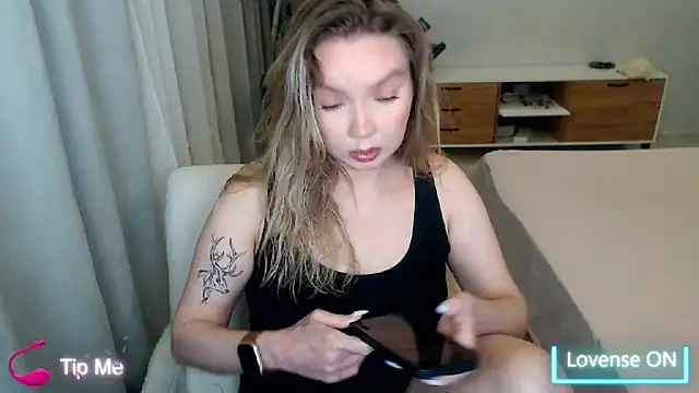 Snapshot of PolinaXXXXXJones chatting on May 12, 2026, 6:38 pm PolinaXXXXXJones online show from May 12, 2026, 6:38 pm