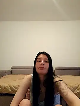 EMILLYREED11 online show from May 6, 2026, 5:40 pm