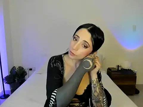 Snapshot of EvangelineLoveee chatting on June 1, 2026, 9:38 pm EvangelineLoveee online show from June 1, 2026, 9:38 pm