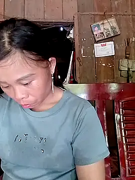 daisyy2 online show from July 2, 2026, 3:23 am