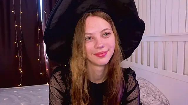Snapshot of HarriettKitty chatting on June 20, 2026, 8:17 am HarriettKitty online show from June 20, 2026, 8:17 am