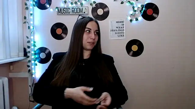 Snapshot of Cutie__Mia chatting on May 4, 2026, 11:28 am Cutie Mia online show from May 4, 2026, 11:28 am
