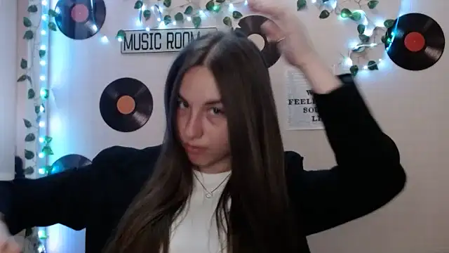 Snapshot of Cutie__Mia chatting on May 7, 2026, 10:53 am Cutie Mia online show from May 7, 2026, 10:53 am