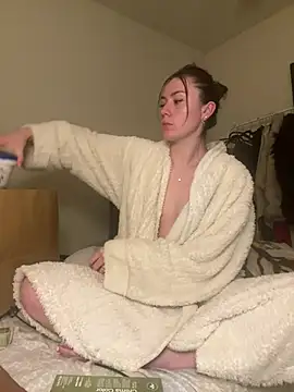 Snapshot of daisycollins chatting on May 20, 2026, 10:10 am daisycollins online show from May 20, 2026, 10:10 am