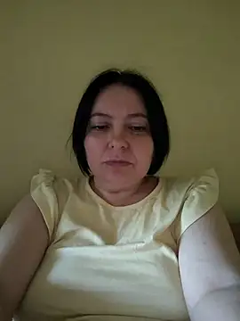 Snapshot of EmmaEmmy40 chatting on May 11, 2026, 4:04 pm EmmaEmmy40 online show from May 11, 2026, 4:04 pm