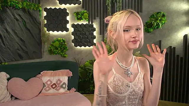 Snapshot of shishka_angel chatting on May 7, 2026, 1:27 pm shishka angel online show from May 7, 2026, 1:27 pm