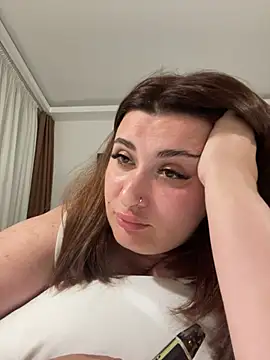 Snapshot of AureTease chatting on June 20, 2026, 6:44 pm AureTease online show from June 20, 2026, 6:44 pm