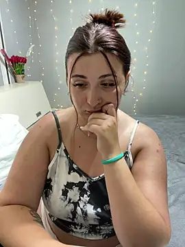 Snapshot of AureTease chatting on July 6, 2026, 6:54 pm AureTease online show from July 6, 2026, 6:54 pm