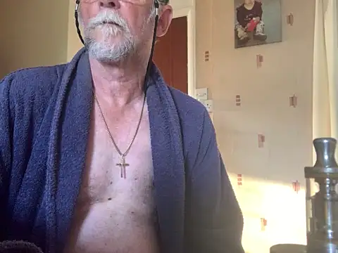 Snapshot of Moonraker64 chatting on June 23, 2026, 5:27 am Moonraker64 online show from June 23, 2026, 5:27 am