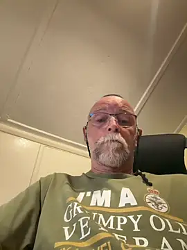 Snapshot of Moonraker64 chatting on June 28, 2026, 9:32 pm Moonraker64 online show from June 28, 2026, 9:32 pm