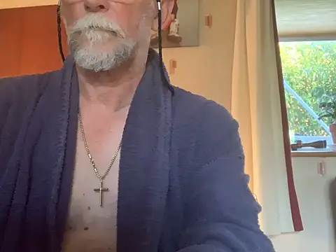 Snapshot of Moonraker64 chatting on July 3, 2026, 5:03 am Moonraker64 online show from July 3, 2026, 5:03 am