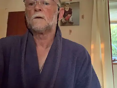 Snapshot of Moonraker64 chatting on July 22, 2026, 5:10 am Moonraker64 online show from July 22, 2026, 5:10 am