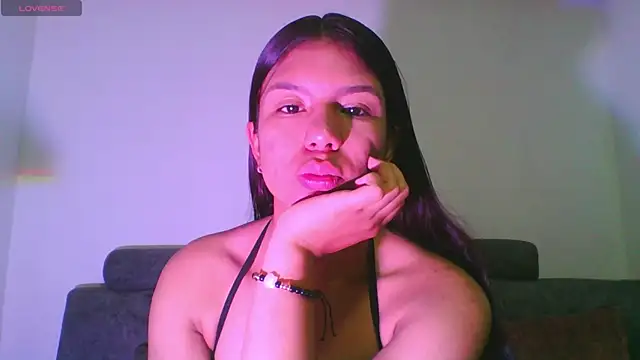 FernandaHils online show from May 5, 2026, 12:57 pm