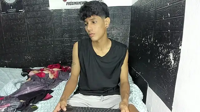 Snapshot of santos_dx chatting on May 18, 2026, 4:29 am santos dx online show from May 18, 2026, 4:29 am