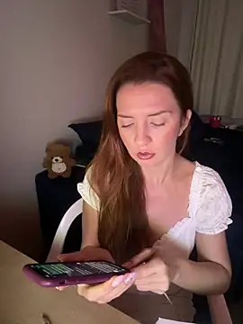 Snapshot of therealgingerr chatting on June 4, 2026, 2:28 am therealgingerr online show from June 4, 2026, 2:28 am