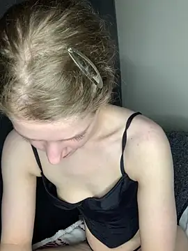 Snapshot of Tatum-Bear chatting on July 7, 2026, 9:41 pm Tatum-Bear online show from July 7, 2026, 9:41 pm