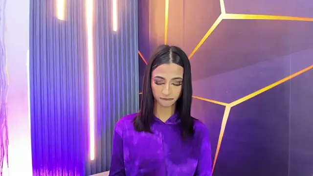 Snapshot of Miss_Isa_ chatting on May 13, 2026, 12:35 pm Miss Isa online show from May 13, 2026, 12:35 pm