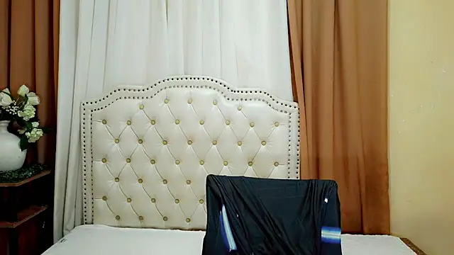 Snapshot of Ladymikaela chatting on July 18, 2026, 2:32 pm Ladymikaela online show from July 18, 2026, 2:32 pm