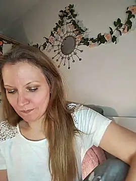 Snapshot of Candy_Cougar chatting on May 20, 2026, 8:09 am Candy Cougar online show from May 20, 2026, 8:09 am
